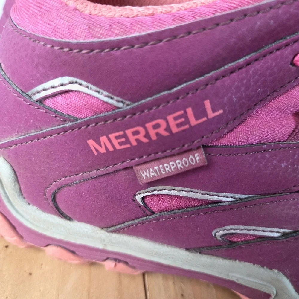 Merrell Pink Chameleon Mid Waterproof hiking boot waterproof‎ Kids Sz 3